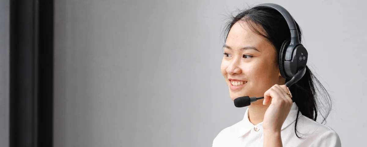 Customer support specialist wearing a headset and ready to answer a mobile charging project inquiry